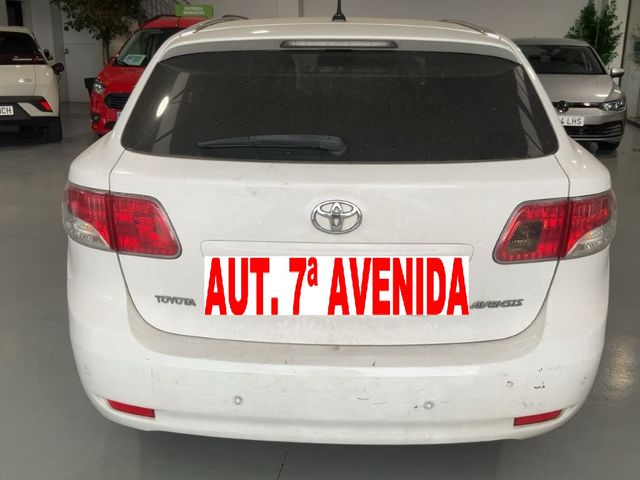 Toyota Avensis 2011