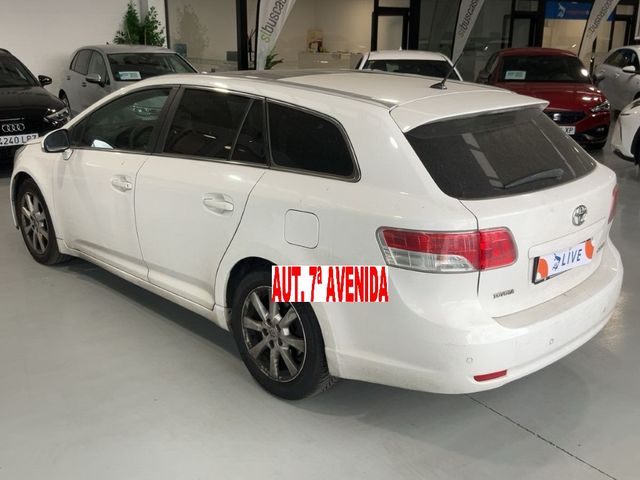 Toyota Avensis 2011