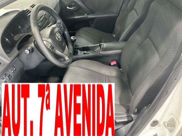 Toyota Avensis 2011