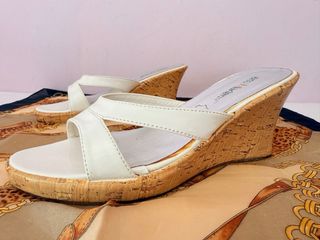 Sandalias cuña Anne Weyburn blancas