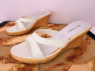 Sandalias cuña Anne Weyburn blancas