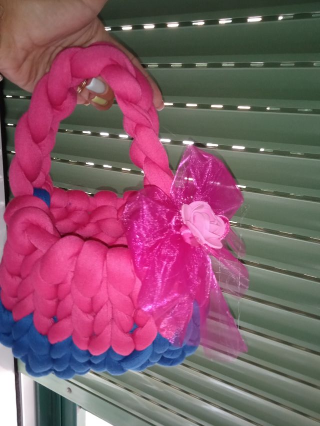 Mini bag a mano blu e fucsia