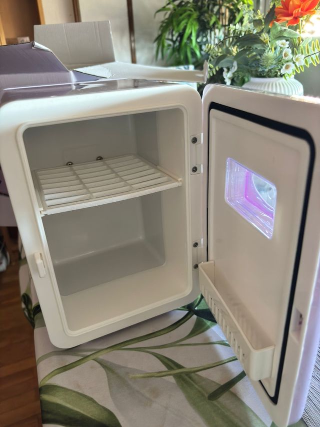 Mini nevera cosmética rosa