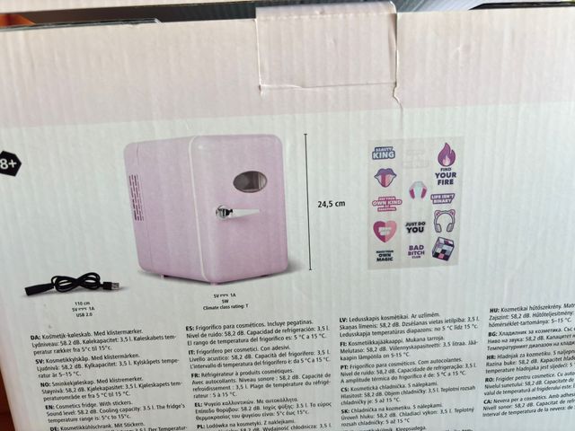 Mini nevera cosmética rosa
