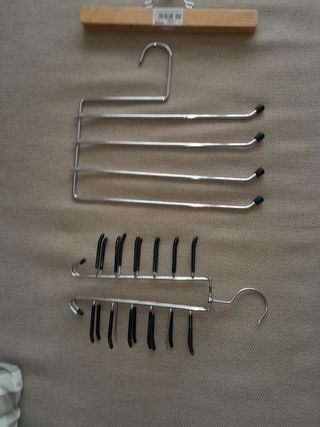 Ganchos perchas madera y metal