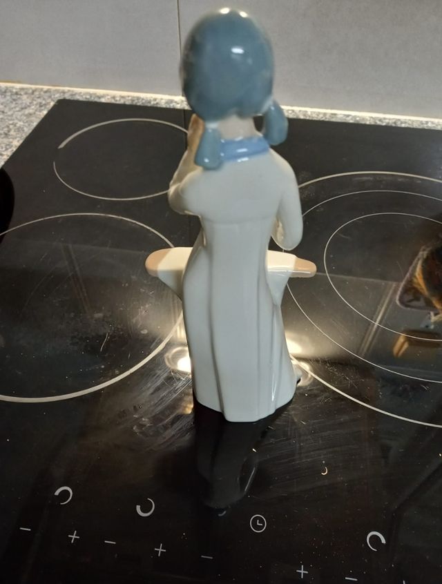 Figura Lladró sirvienta vintage