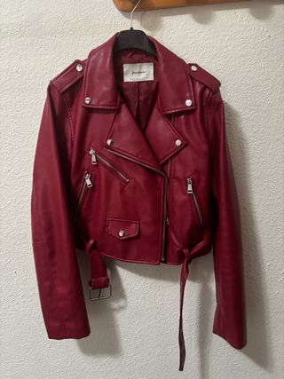 Chaqueta roja Stradivarius polipiel
