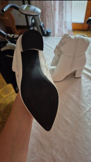 Stivali alti bianchi - NUOVI, non ricordo la marca