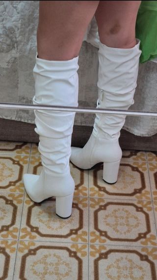 Stivali alti bianchi - NUOVI, non ricordo la marca