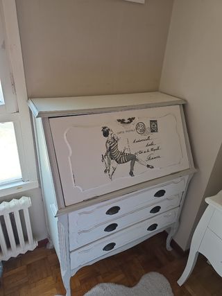 Escritorio vintage blanco y gris