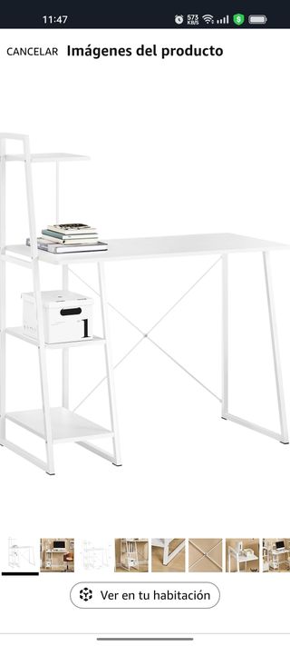 Escritorio blanco con estantes