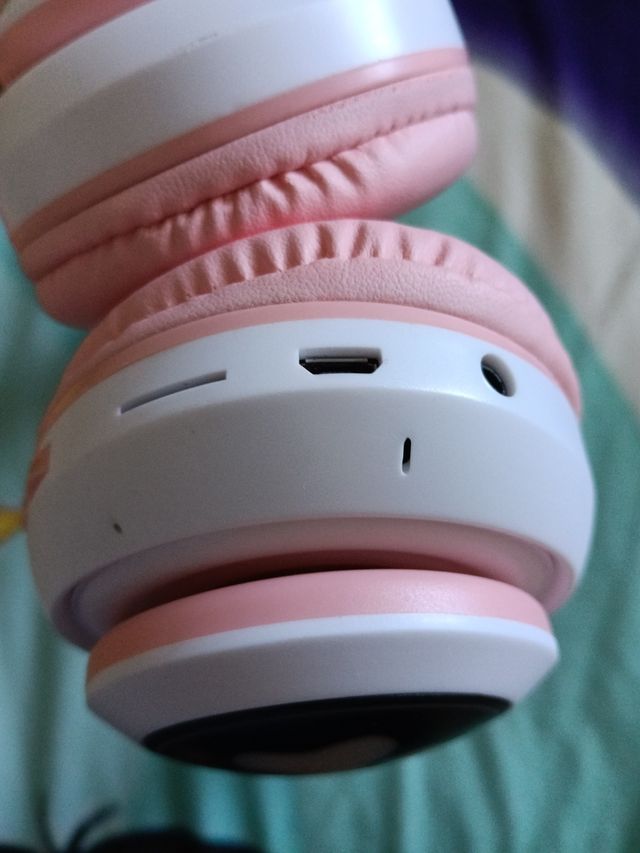 Auriculares inalámbricos con orejas de gato