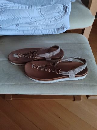 Sandalias planas niña beige-marrón