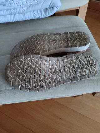 Sandalias planas niña beige-marrón