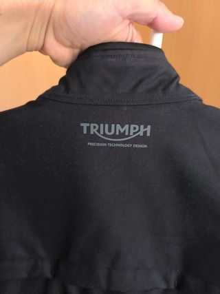 Cazadora Triumph moto.