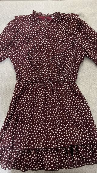 Vestido granate estampado con volantes