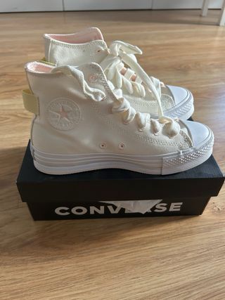 Converse altas blancas y rosas