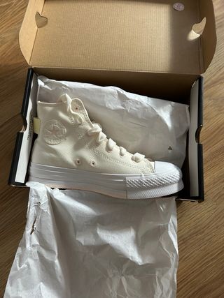 Converse altas blancas y rosas