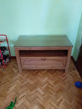 Mesa TV Ikea con cristal - marrón