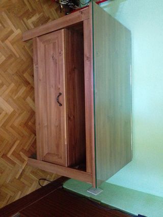 Mesa TV Ikea con cristal - marrón