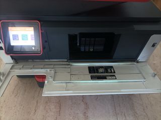 Impresora HP multifunción roja