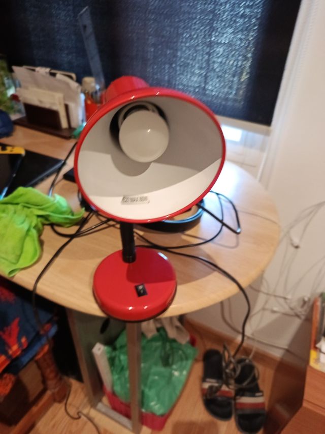 Lampara escritorio roja