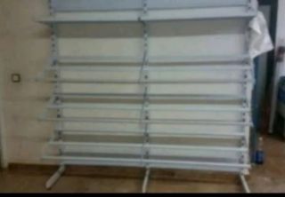 Estantería metálica blanca para frutería