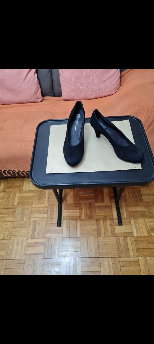 Zapatos de salón señora. Piel. Ante.