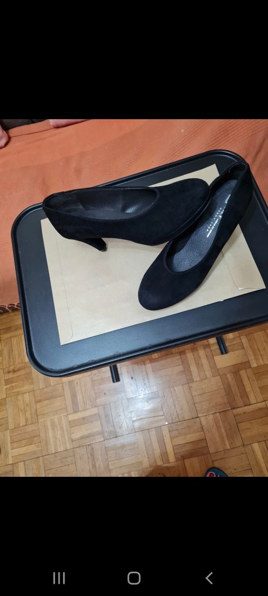 Zapatos de salón señora. Piel. Ante.