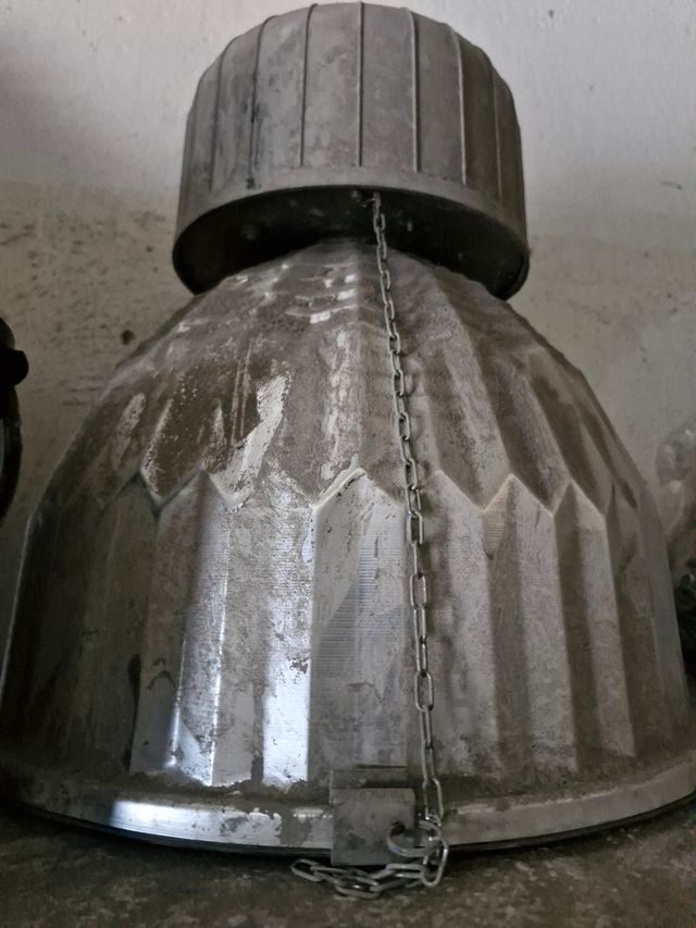 2 Lámparas industriales más 4 son 6 total