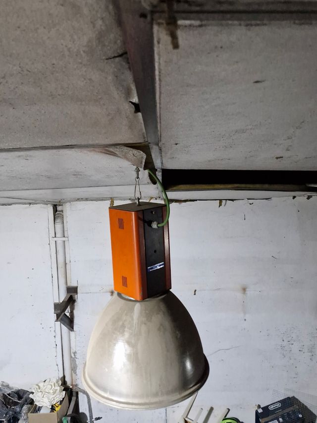 2 Lámparas industriales más 4 son 6 total