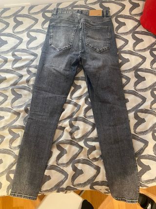 Jeans Zara grises - tiro alto