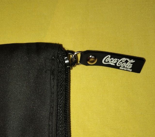 Cartera Coca-Cola negra