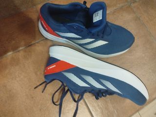 Zapatillas Adidas - Talla 42
