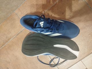 Zapatillas Adidas - Talla 42
