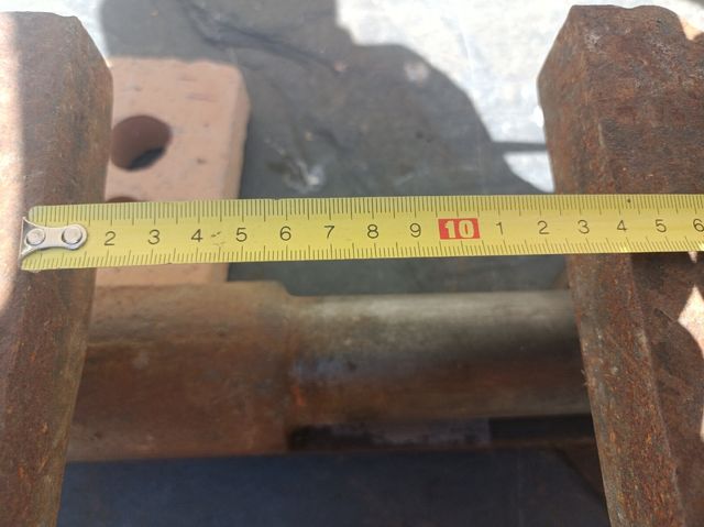 Tornillo de banco industrial antiguo