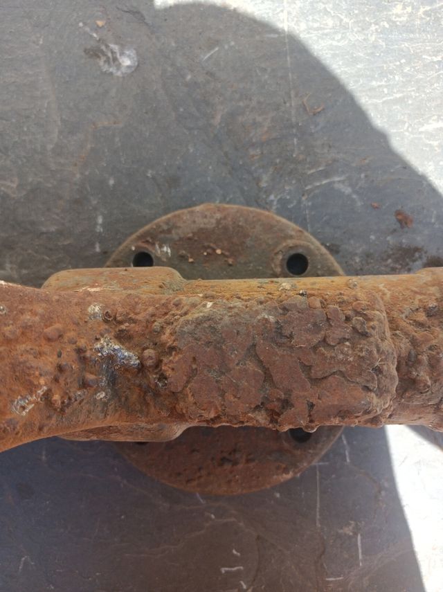 Tornillo de banco industrial antiguo