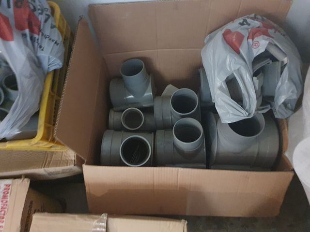 Tuberías PVC: codos, Tees, desagües hay más piezas