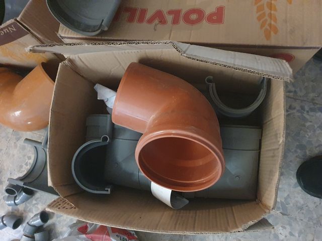 Tuberías PVC: codos, Tees, desagües hay más piezas