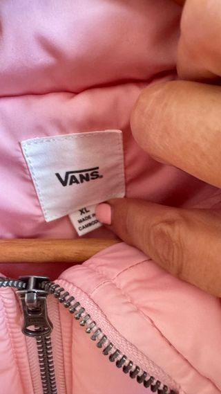 Cazadora rosa Vans niña talla equivale a 12/14años