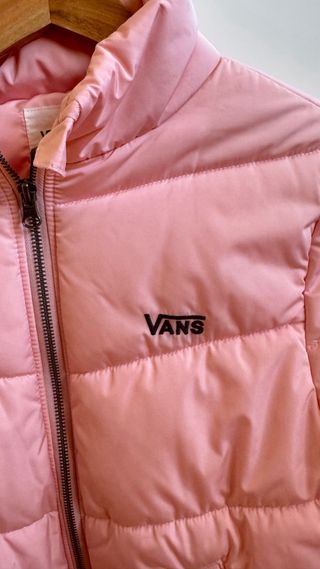 Cazadora rosa Vans niña talla equivale a 12/14años