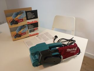 Lijadora banda Makita 9910 - Nueva
