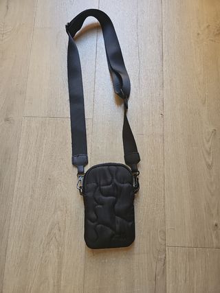 Bolso bandolera negro acolchado