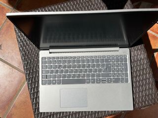 Portátil Lenovo 15,6" Gris con su cargador
