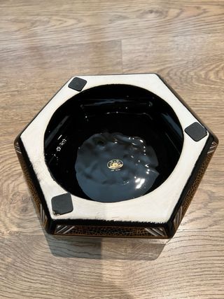 CENICERO DE CERAMICA FINA hexagonal