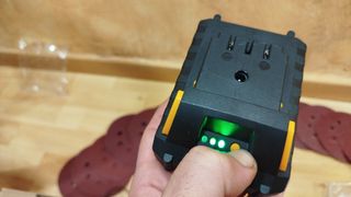 Lijadora Orbital 125mm 20V batería litio  - NUEVA
