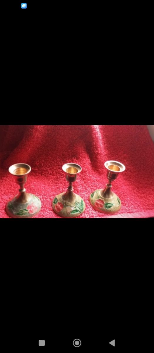 3 Candelabros latón pintados Miden 10,cm de alto