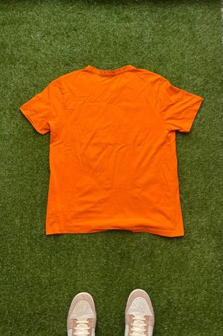 Camiseta Puma Sportswear Naranja con Logo Azul
