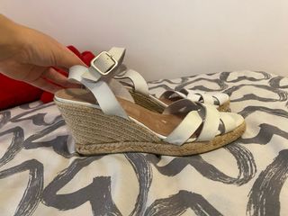 Sandalias cuña blancas