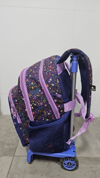 Mochila infantil con ruedas. Marca busquets.
